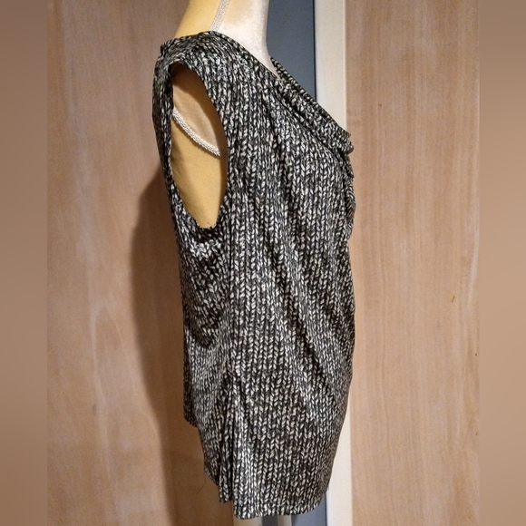 Jennie Marlis Drape Neck Style - Picture 3 of 7